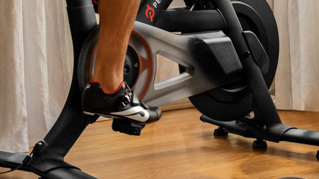 how to clip in peloton shoes
